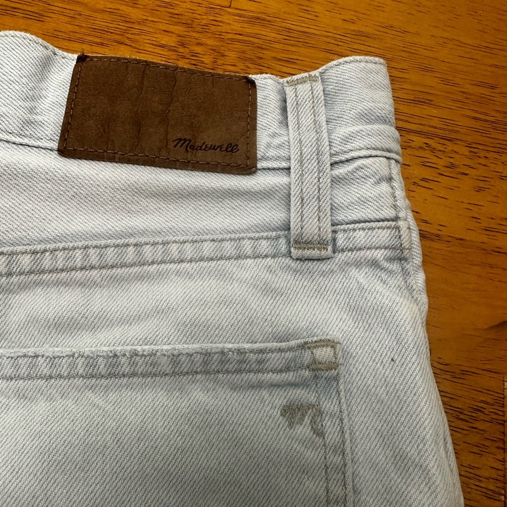 Madewell shorts, light wash size 28 - Picture 2 of 6